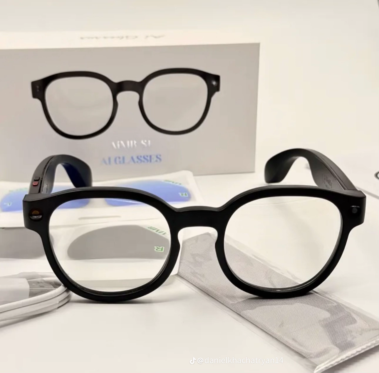 AIVUE AI Smart Glasses 2026 with HD camera and LED